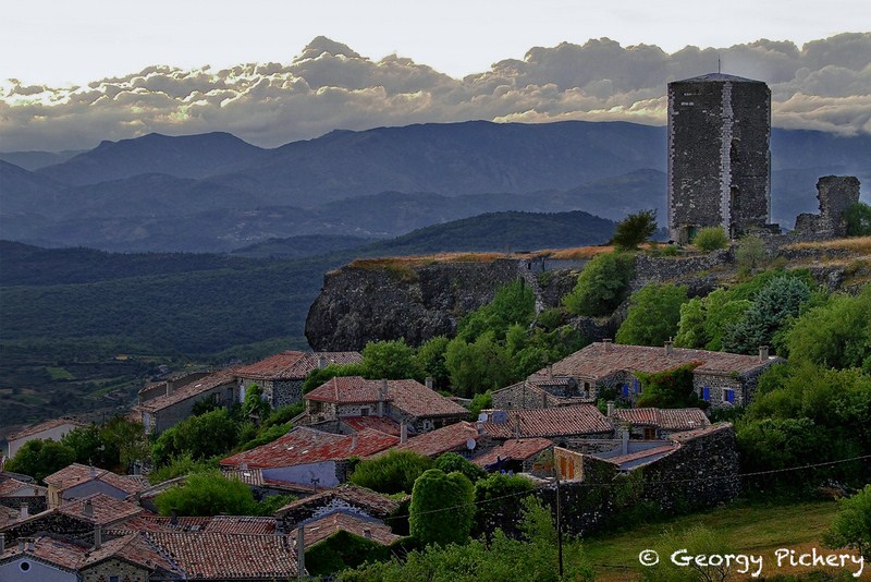 View of the Mirabelle tower from the Mas