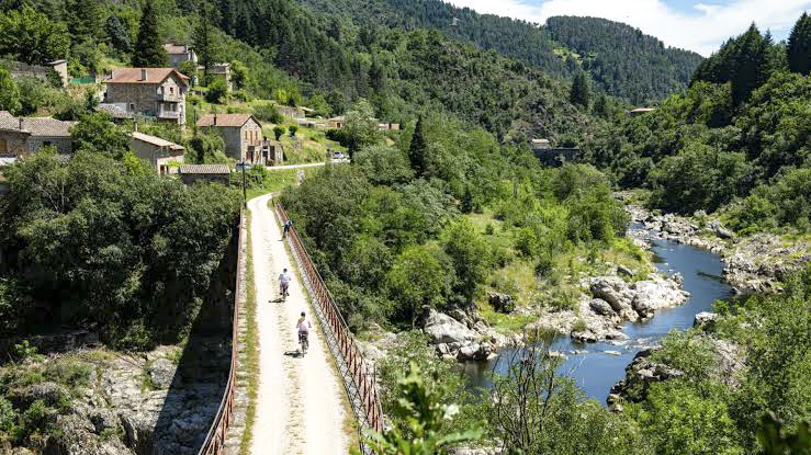 Cycling &amp;amp; Greenway — The Territory of Mas de Louise